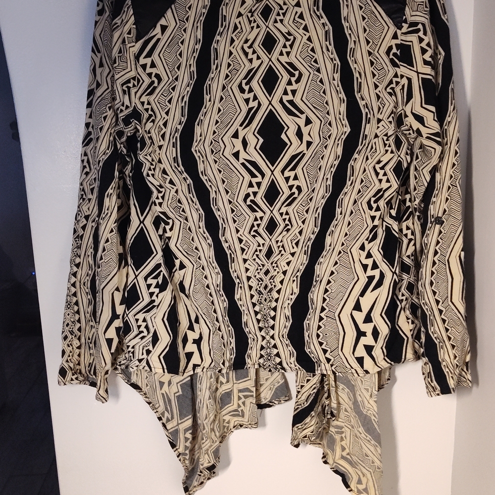 Love Culture Black and Cream Patterned Kimono - Picture 2 of 2